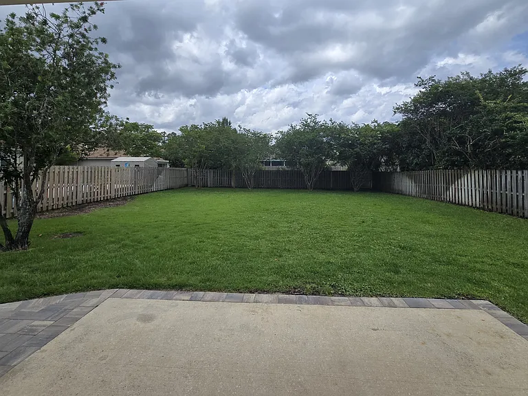 804 Esquire Ln — Photo 3