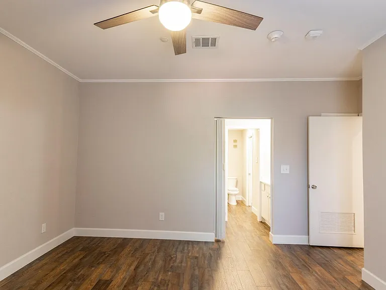 401 Lakeside Ln #111 — Photo 21