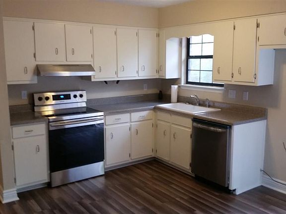 3rd image of 821 Brook Meadow Ln