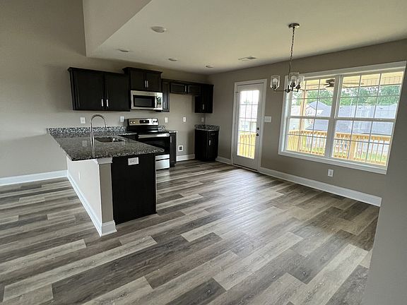 3rd image of 283 Cedar Springs