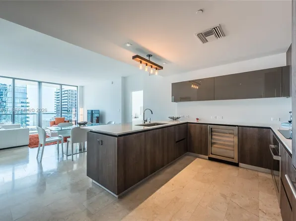 88 SW 7th St APT 3403, Miami, FL 33130