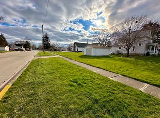 214 W 3rd St, Manteno, IL 60950