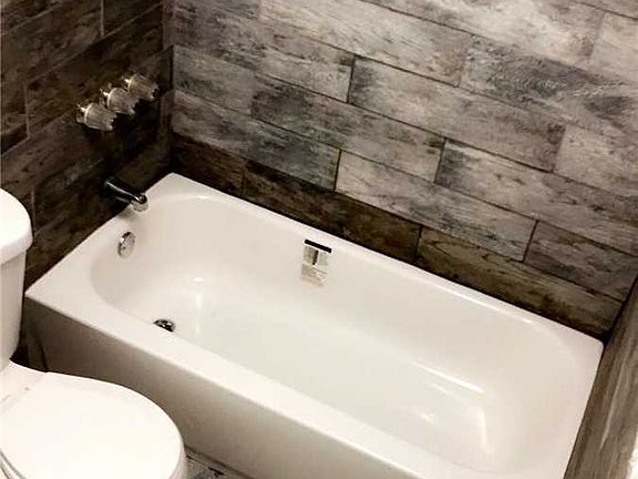 4th image of 16441 108th Dr APT 2