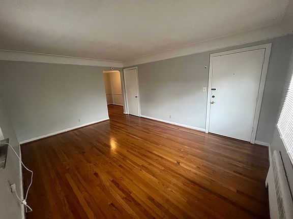 3rd image of 7080 Eastlawn Dr APT 2