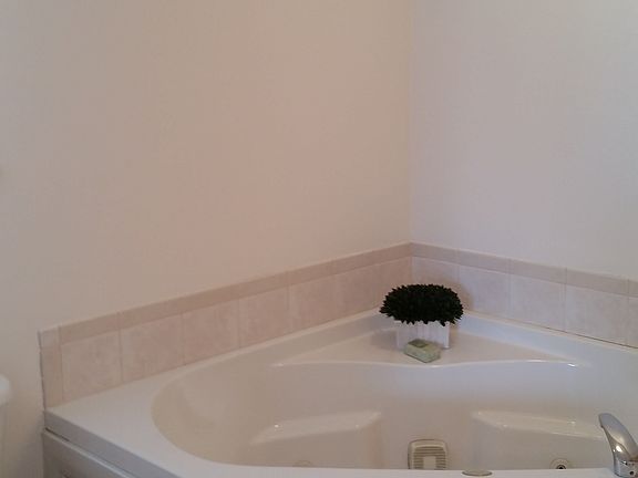 Jetted tub in master