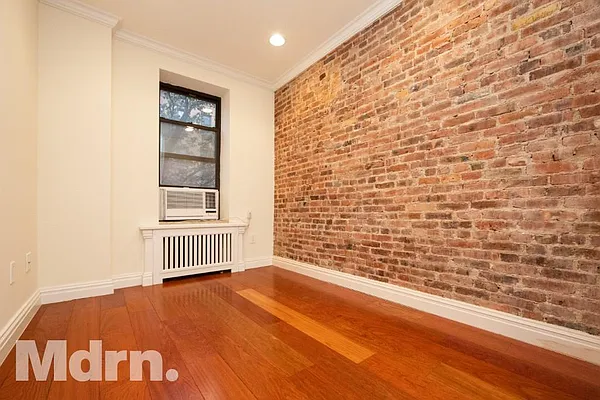 Rented by Mdrn Residential | media 9