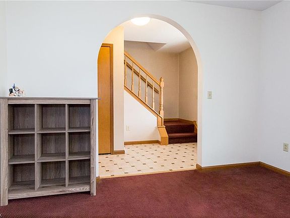 4th image of 556 Fieldstone Dr