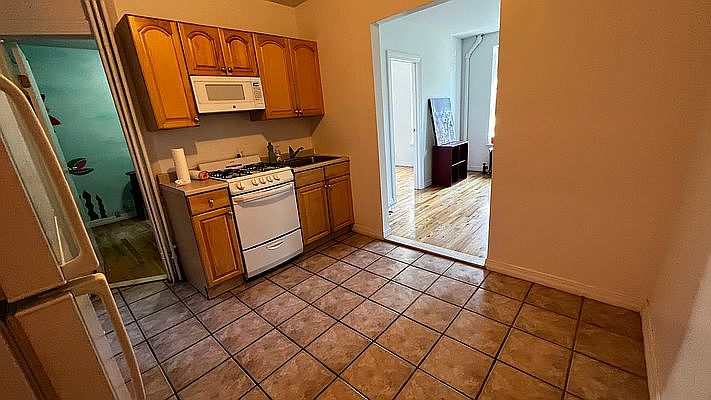 1st image of 226 E 83rd St APT 30