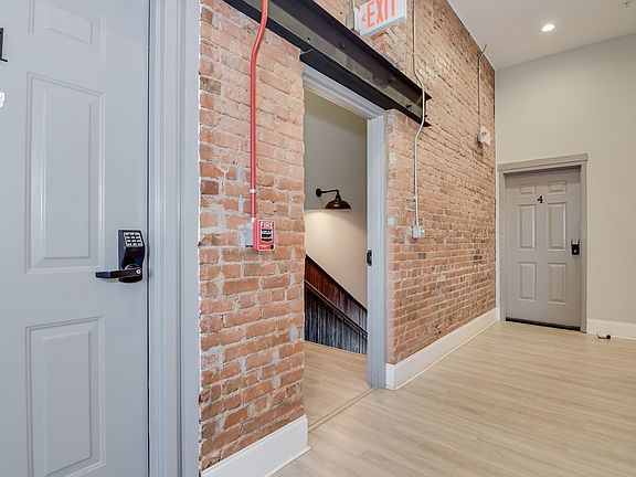 5th image of 164 N Louisville St APT 1