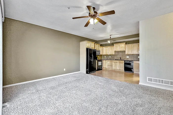 3 bed, 2.5 bath, 1500 sqft, $1,700 — Photo 3