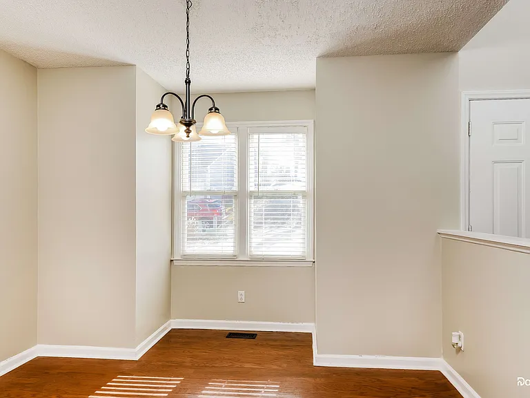 4015 Sherry Ct — Photo 6