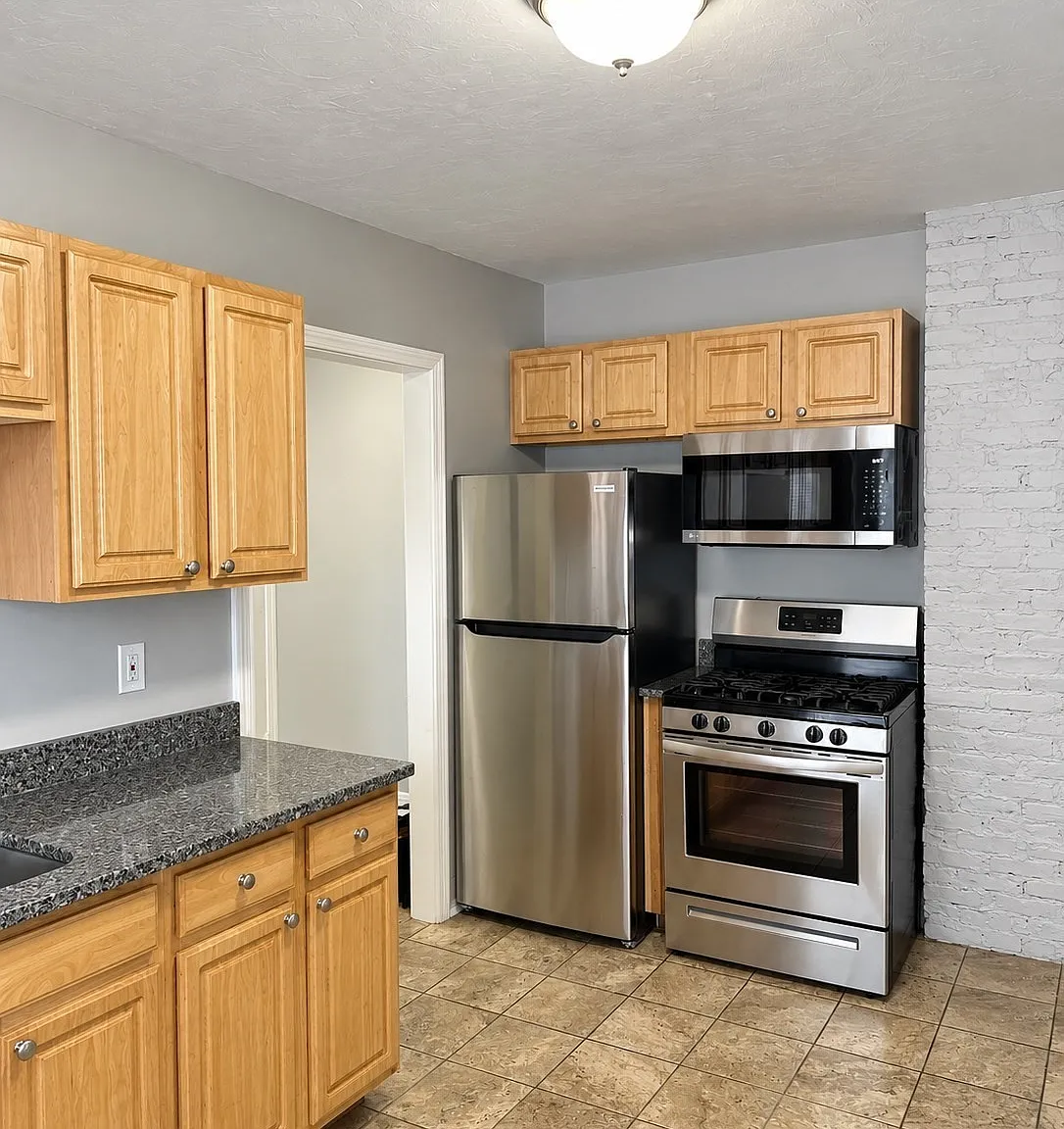 2 bed, 1.0 bath, 900 sqft, $2,700 — Photo 2