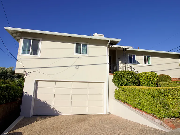 209 Malcolm Ave — Photo 1