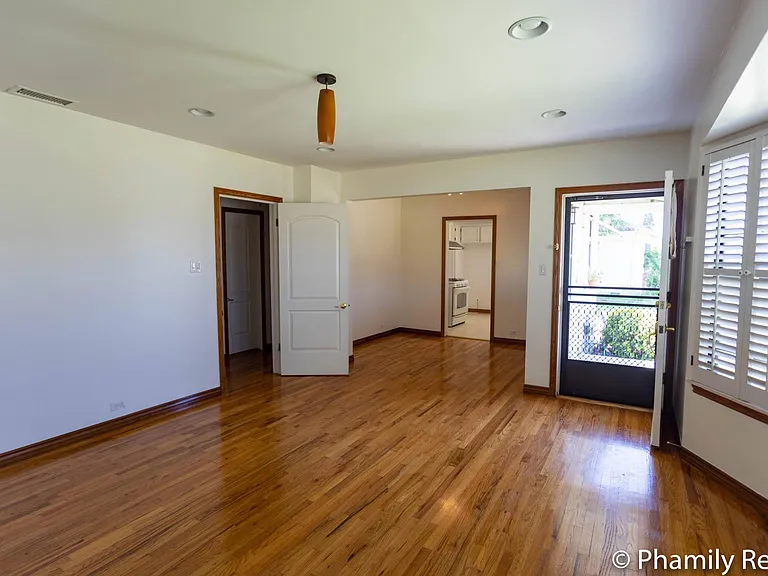 3238 Hempstead Ave — Photo 10