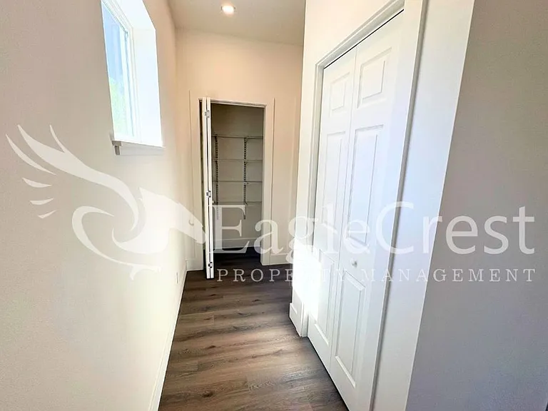 420 Ankeny St — Photo 9