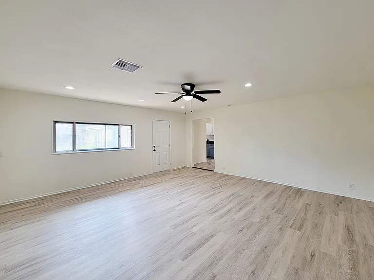 301 Cypress St — Photo 6