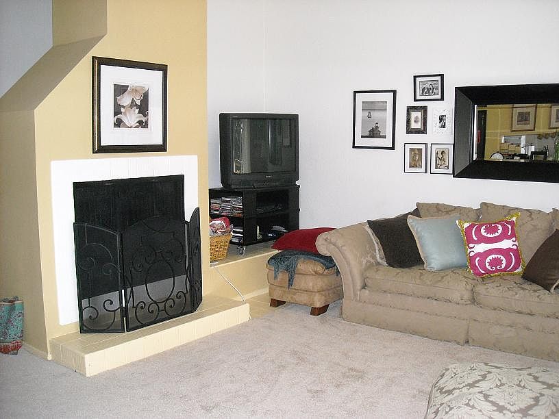 2nd image of 2059 Ascot Dr Unit 209