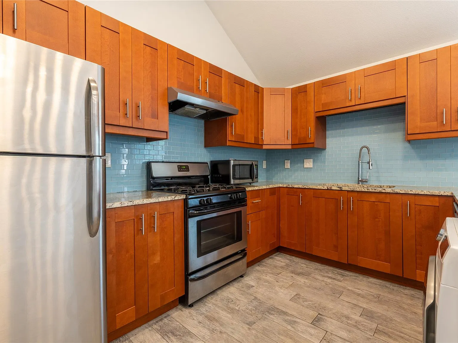 2 bed, 1.0 bath, 597 sqft, $1,199 — Photo 3