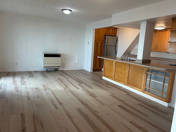 4th image of 187 Oakridge Dr