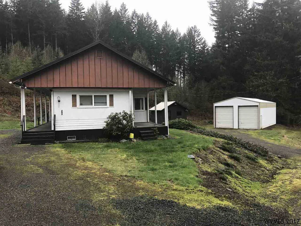 495 Douglas St SE photo 1