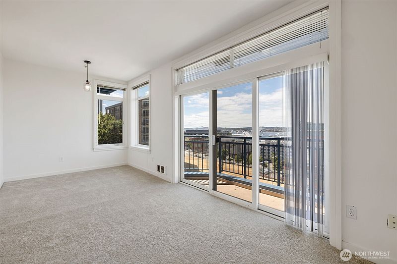4th image of 2414 1st Avenue #617