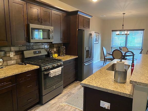 4th image of 1827 E Lake Dr