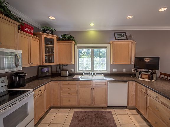 5th image of 111 Bluebird Ln