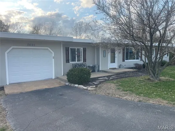 5625 Circle Dr, High Ridge, MO 63049
