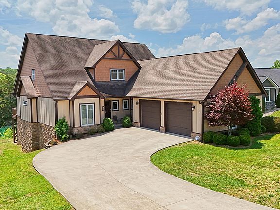 5th image of 155 W Canterbury Dr