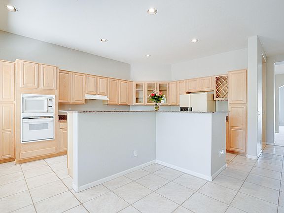 3rd image of 1439 E Palomino Dr