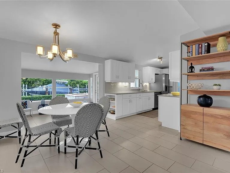 2048 Harbor Ln — Photo 9