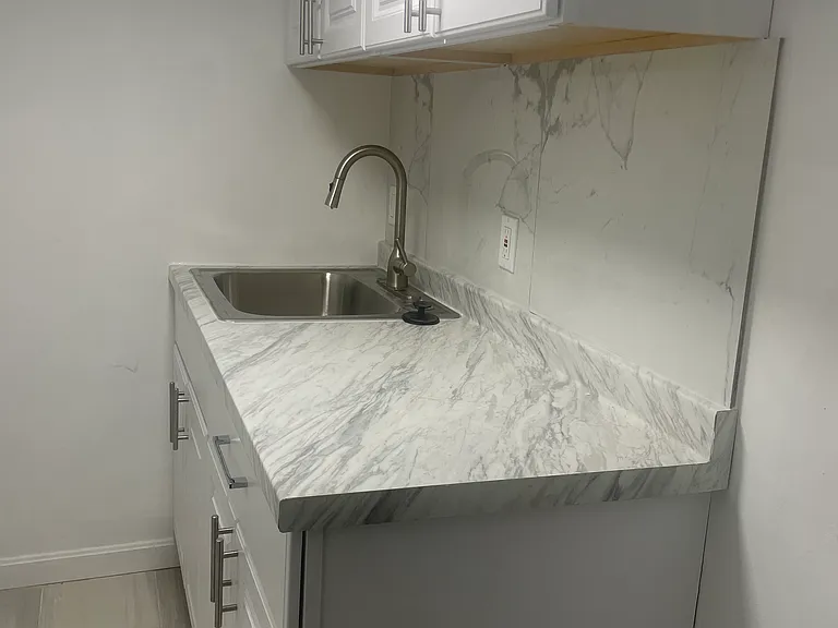 273 Lowell Ave #BASEMENT — Photo 4