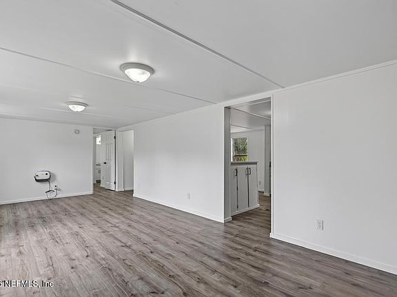 5th image of 204 MILTON Avenue