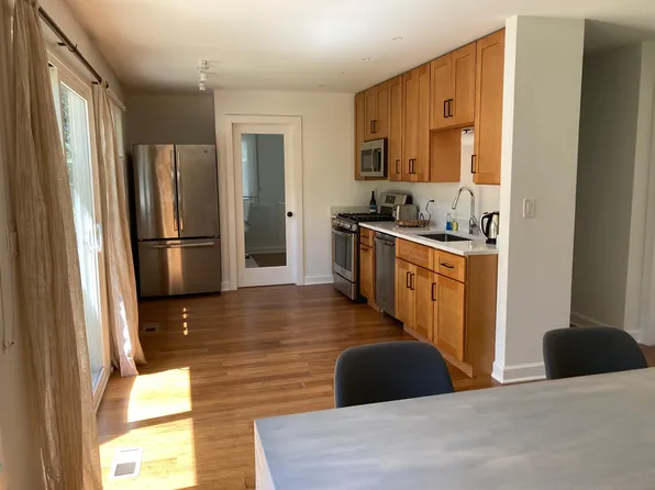 6820 Red Wing Dr, Woodridge, IL 60517