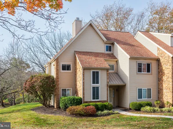 102 Cavalry Ct, Chesterbrook, PA 19087