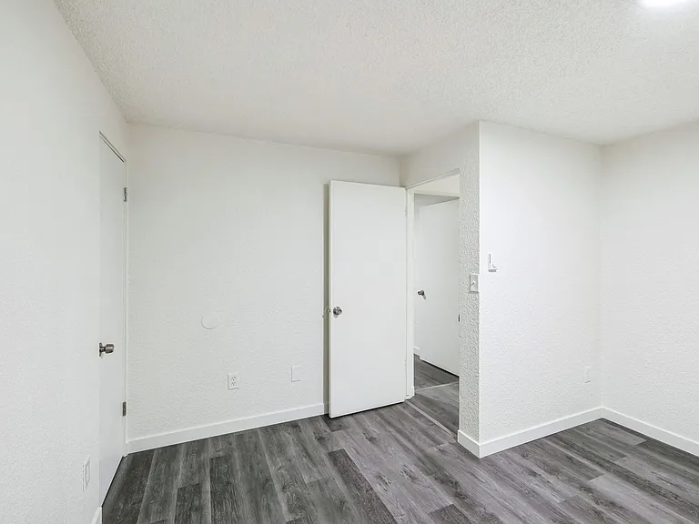 Chestnut Apartments — Photo 15