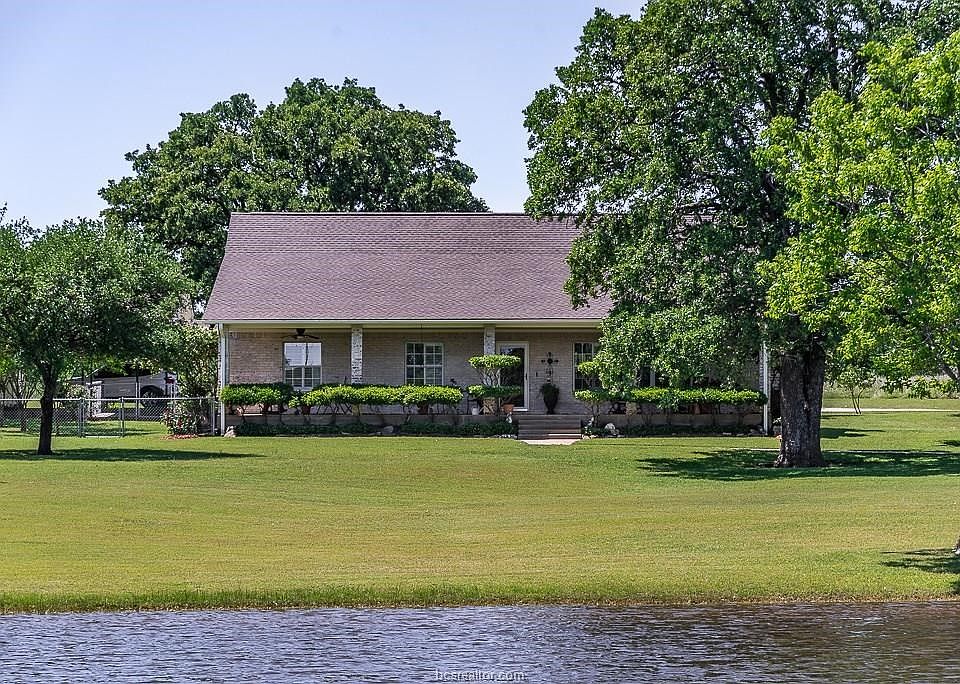 1st image of 4566 Hicks Ln