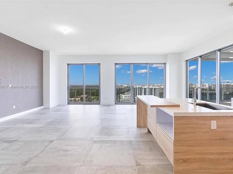 16385 Biscayne Blvd #4 — Photo 18