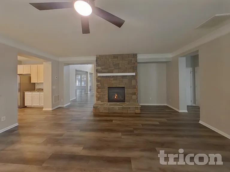 7457 Mistydawn Dr — Photo 2