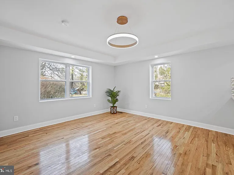 541 E Church Rd — Photo 10