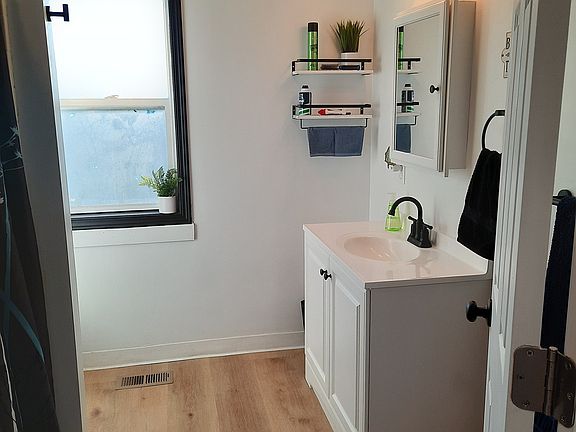 5th image of 1039 NE Grant St #1039