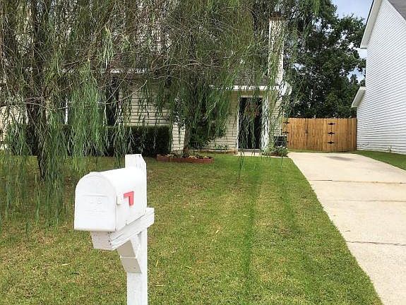 3rd image of 13470 Locust Hill Dr