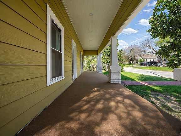 4th image of 311 W Spring St