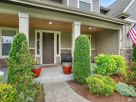 Fantastic design style with great use of building materials.  An even mix of stone accents, shake, tongue & groove ceiling, and cement planked siding.  