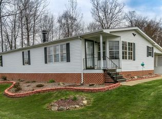 104 Greentree Ln, Hiram, OH 44234