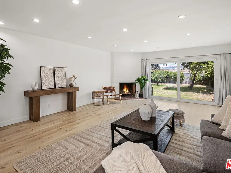 12801 Friar St — Photo 29