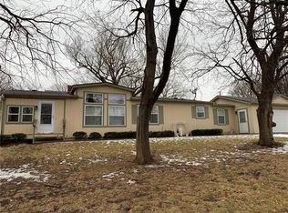 1202 N Leonard Rd, Saint Joseph, MO 64506