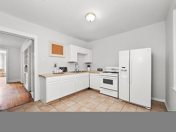 2nd image of 949 N Central Park Ave