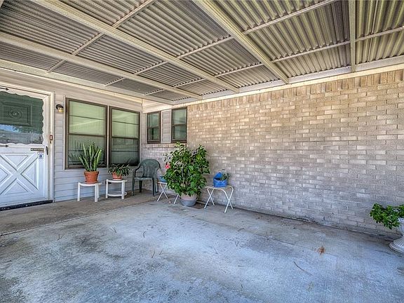 3rd image of 604 Warren Dr