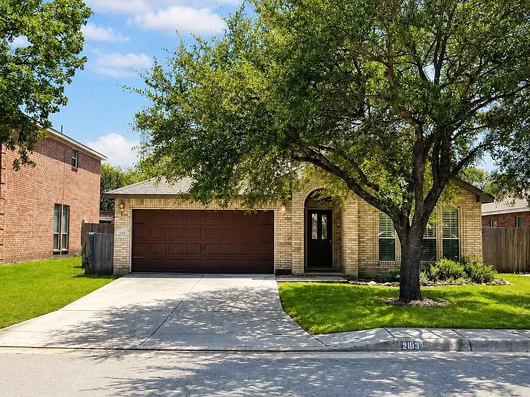 2103 Preakness Ln — Photo 1